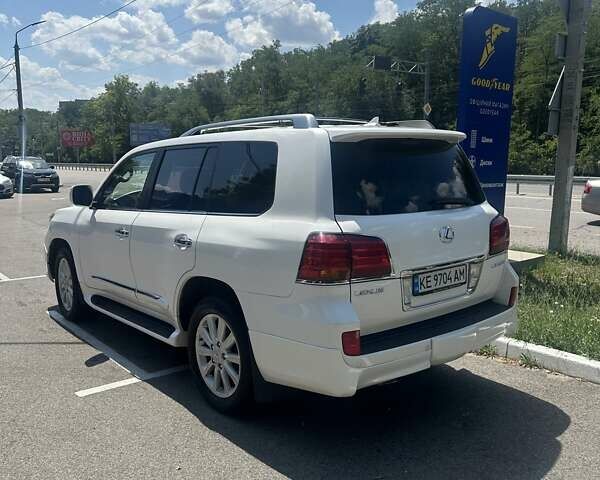 Лексус ЛХ 2008 в Днепре (Днепропетровске) на Automoto.ua Белый Лексус ЛХ, объемом двигателя 5.69 л и пробегом 260 тыс. км за 26000 $, фото 2 на Automoto.ua