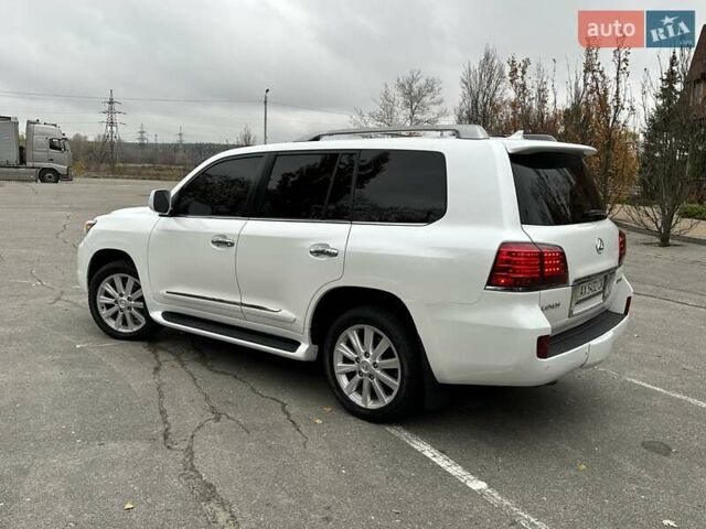 Белый Лексус ЛХ, объемом двигателя 5.66 л и пробегом 186 тыс. км за 24900 $, фото 5 на Automoto.ua