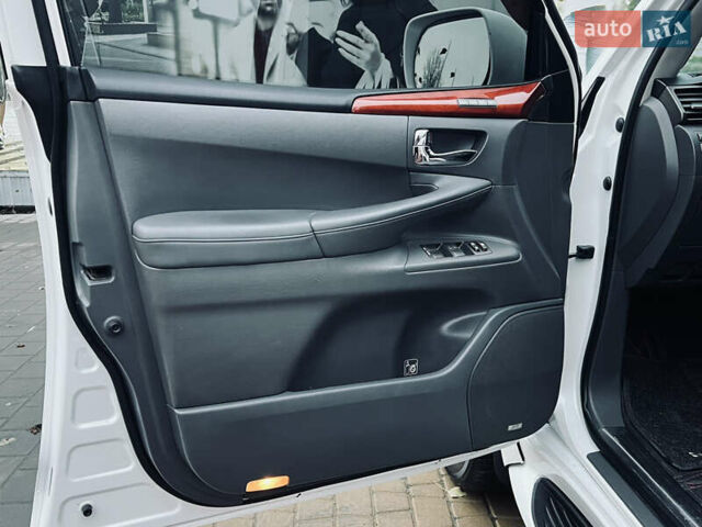 Белый Лексус ЛХ, объемом двигателя 5.7 л и пробегом 197 тыс. км за 25700 $, фото 34 на Automoto.ua