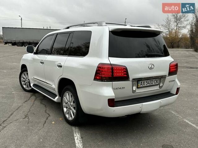 Белый Лексус ЛХ, объемом двигателя 5.66 л и пробегом 186 тыс. км за 24900 $, фото 4 на Automoto.ua