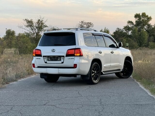 Белый Лексус ЛХ, объемом двигателя 0 л и пробегом 300 тыс. км за 17400 $, фото 1 на Automoto.ua