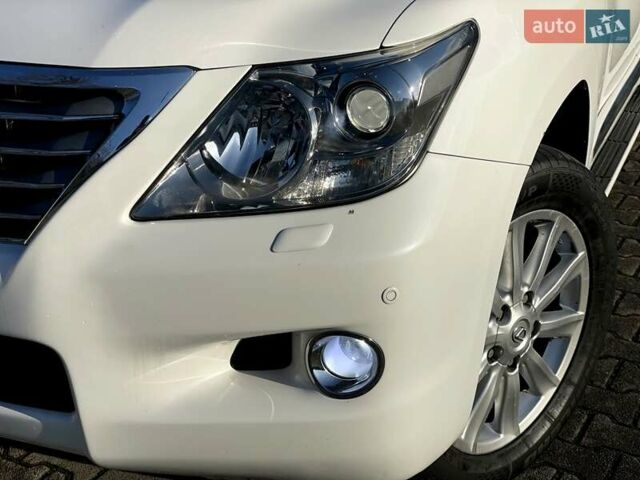 Білий Лексус ЛХ, об'ємом двигуна 5.66 л та пробігом 318 тис. км за 23500 $, фото 17 на Automoto.ua