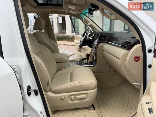 Белый Лексус ЛХ, объемом двигателя 5.66 л и пробегом 206 тыс. км за 25555 $, фото 18 на Automoto.ua