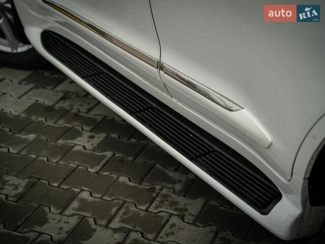 Белый Лексус ЛХ, объемом двигателя 5.66 л и пробегом 200 тыс. км за 24000 $, фото 18 на Automoto.ua