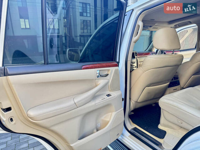 Білий Лексус ЛХ, об'ємом двигуна 5.66 л та пробігом 195 тис. км за 26500 $, фото 16 на Automoto.ua