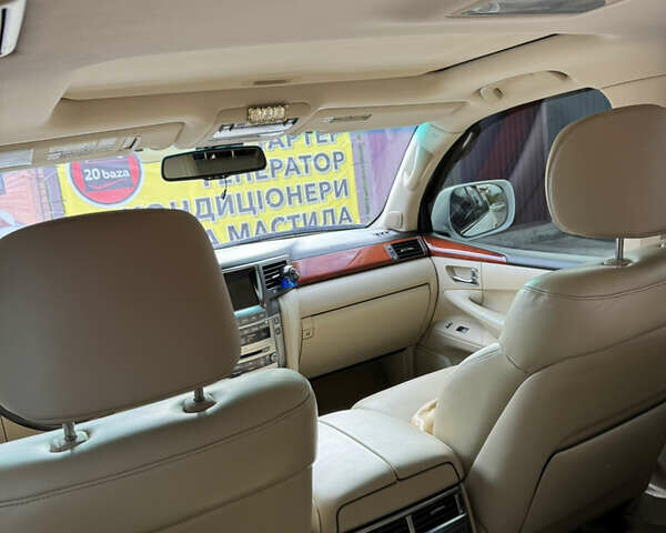 Білий Лексус ЛХ, об'ємом двигуна 5.66 л та пробігом 248 тис. км за 27000 $, фото 19 на Automoto.ua