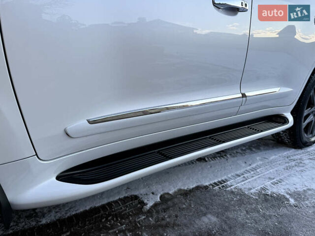 Білий Лексус ЛХ, об'ємом двигуна 5.7 л та пробігом 157 тис. км за 30900 $, фото 26 на Automoto.ua
