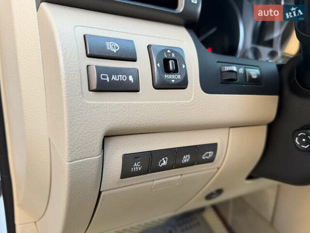 Белый Лексус ЛХ, объемом двигателя 5.66 л и пробегом 299 тыс. км за 22900 $, фото 37 на Automoto.ua