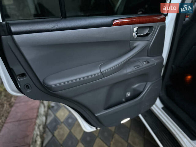 Белый Лексус ЛХ, объемом двигателя 5.7 л и пробегом 307 тыс. км за 20950 $, фото 20 на Automoto.ua