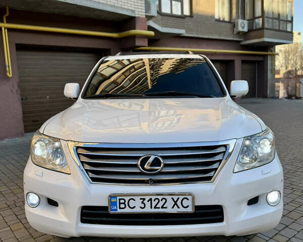 Белый Лексус ЛХ, объемом двигателя 5.66 л и пробегом 299 тыс. км за 22900 $, фото 12 на Automoto.ua