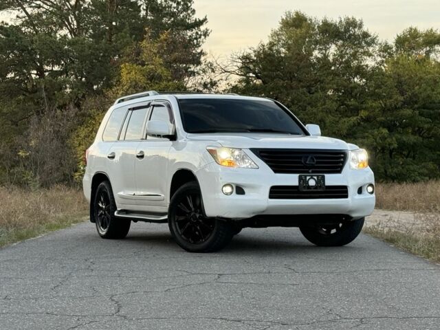 Белый Лексус ЛХ, объемом двигателя 0 л и пробегом 300 тыс. км за 17400 $, фото 2 на Automoto.ua