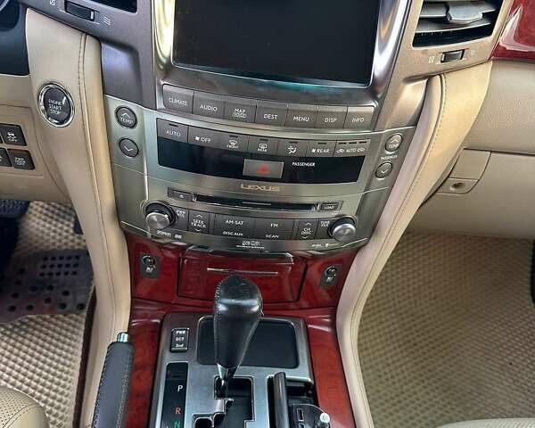 Лексус ЛХ 2008 у Львові на Automoto.ua Білий Лексус ЛХ, об'ємом двигуна 5.66 л та пробігом 298 тис. км за 23600 $, фото 9 на Automoto.ua