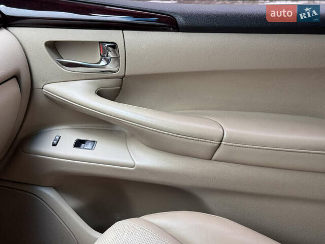 Білий Лексус ЛХ, об'ємом двигуна 5.7 л та пробігом 268 тис. км за 24000 $, фото 35 на Automoto.ua