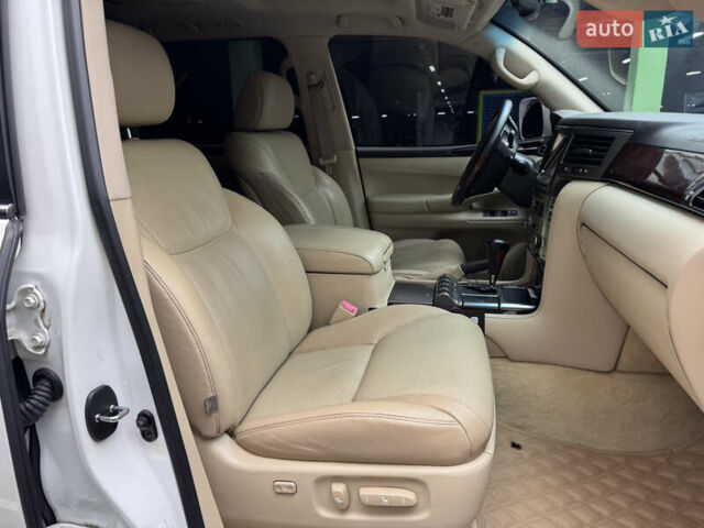 Білий Лексус ЛХ, об'ємом двигуна 5.7 л та пробігом 268 тис. км за 24000 $, фото 37 на Automoto.ua