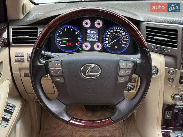 Білий Лексус ЛХ, об'ємом двигуна 5.7 л та пробігом 268 тис. км за 24000 $, фото 19 на Automoto.ua