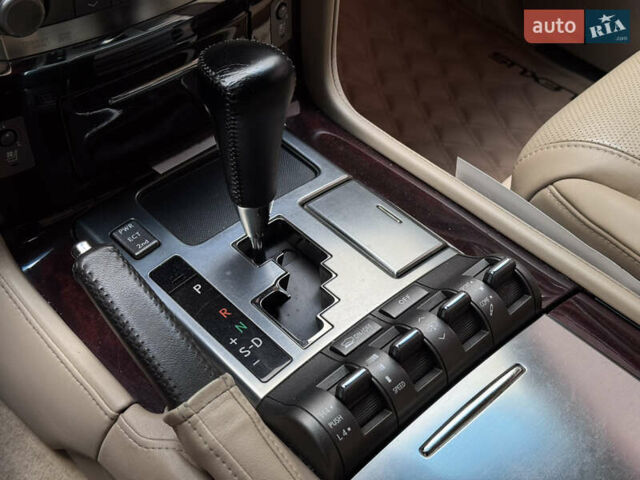 Білий Лексус ЛХ, об'ємом двигуна 5.7 л та пробігом 268 тис. км за 24000 $, фото 31 на Automoto.ua