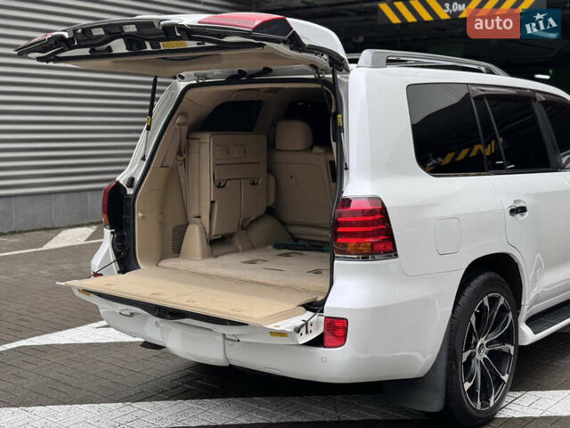 Білий Лексус ЛХ, об'ємом двигуна 5.7 л та пробігом 268 тис. км за 24000 $, фото 14 на Automoto.ua