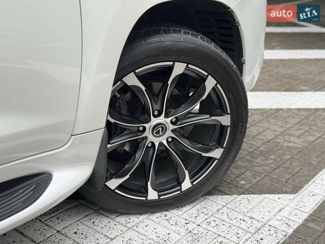 Білий Лексус ЛХ, об'ємом двигуна 5.7 л та пробігом 268 тис. км за 24000 $, фото 15 на Automoto.ua