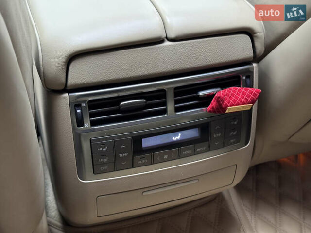 Білий Лексус ЛХ, об'ємом двигуна 5.7 л та пробігом 268 тис. км за 24000 $, фото 34 на Automoto.ua