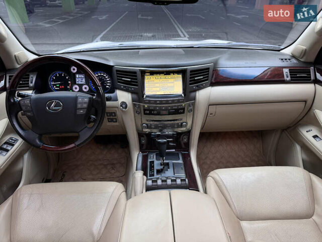 Білий Лексус ЛХ, об'ємом двигуна 5.7 л та пробігом 268 тис. км за 24000 $, фото 17 на Automoto.ua