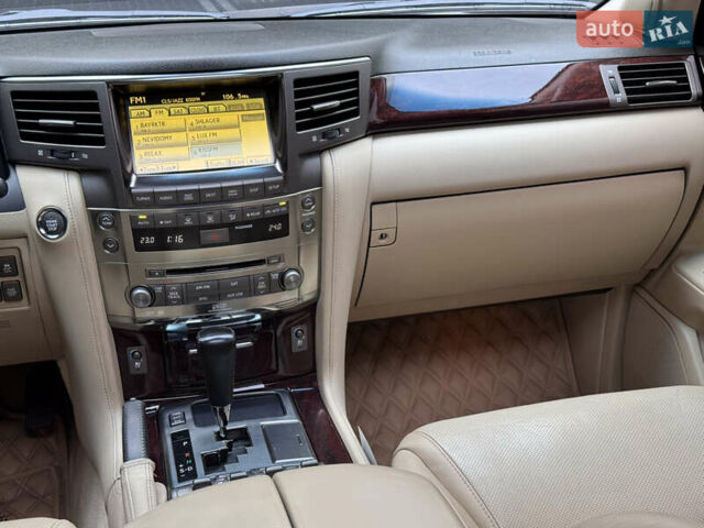 Білий Лексус ЛХ, об'ємом двигуна 5.7 л та пробігом 268 тис. км за 24000 $, фото 24 на Automoto.ua