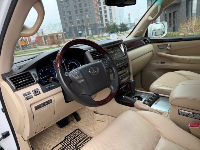 Білий Лексус ЛХ, об'ємом двигуна 5.7 л та пробігом 206 тис. км за 25555 $, фото 12 на Automoto.ua