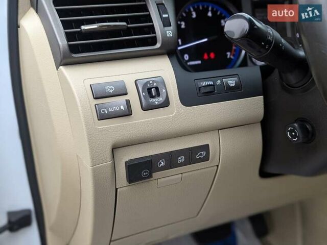 Белый Лексус ЛХ, объемом двигателя 5.7 л и пробегом 260 тыс. км за 24000 $, фото 16 на Automoto.ua