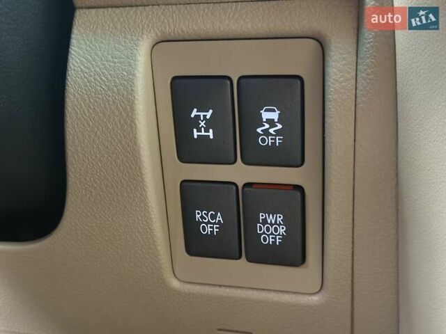 Белый Лексус ЛХ, объемом двигателя 5.66 л и пробегом 208 тыс. км за 25500 $, фото 20 на Automoto.ua