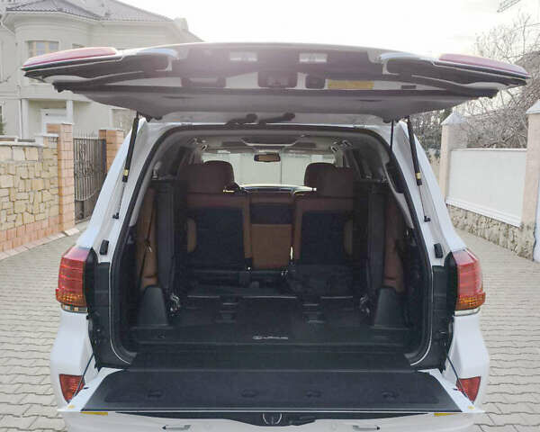 Белый Лексус ЛХ, объемом двигателя 5.7 л и пробегом 169 тыс. км за 37999 $, фото 11 на Automoto.ua