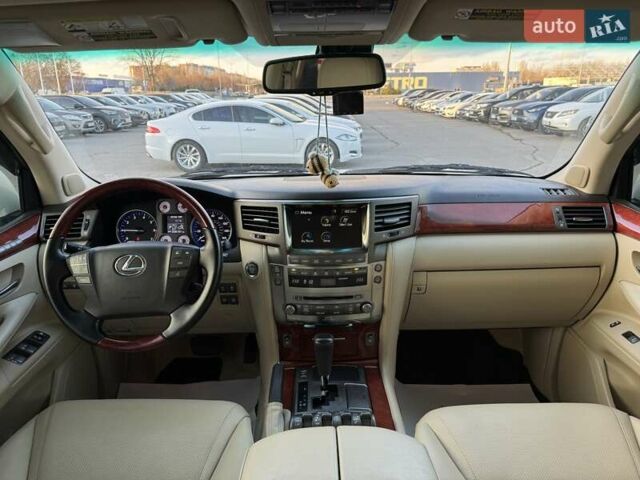 Білий Лексус ЛХ, об'ємом двигуна 5.66 л та пробігом 208 тис. км за 24500 $, фото 16 на Automoto.ua