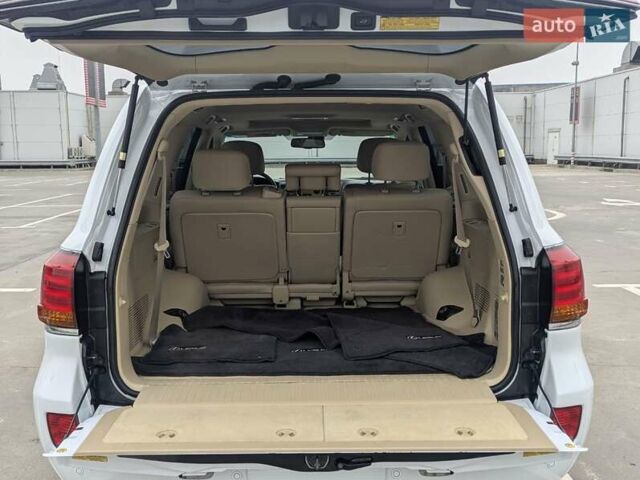 Белый Лексус ЛХ, объемом двигателя 5.7 л и пробегом 260 тыс. км за 24000 $, фото 23 на Automoto.ua