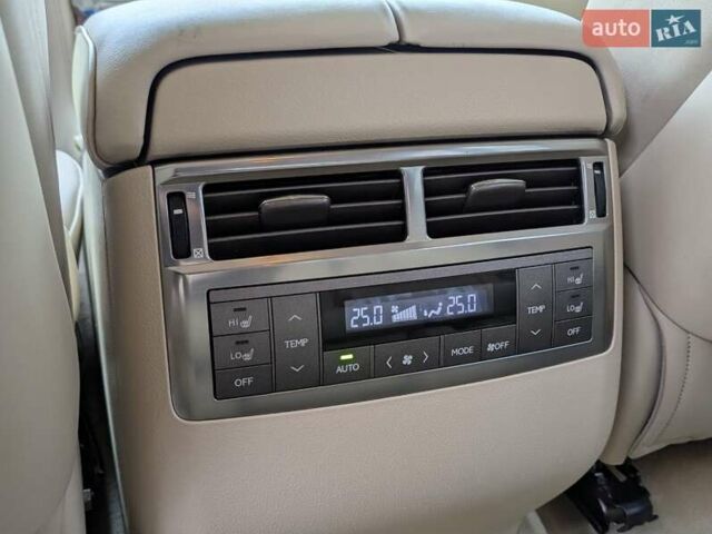 Белый Лексус ЛХ, объемом двигателя 5.7 л и пробегом 260 тыс. км за 24000 $, фото 22 на Automoto.ua