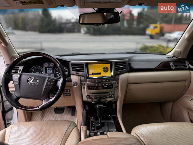 Белый Лексус ЛХ, объемом двигателя 5.66 л и пробегом 287 тыс. км за 28900 $, фото 16 на Automoto.ua