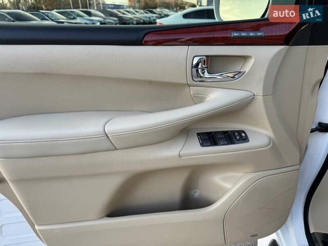 Білий Лексус ЛХ, об'ємом двигуна 5.66 л та пробігом 208 тис. км за 24500 $, фото 9 на Automoto.ua
