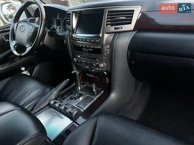 Белый Лексус ЛХ, объемом двигателя 5.66 л и пробегом 333 тыс. км за 24777 $, фото 24 на Automoto.ua