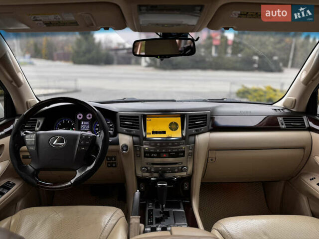 Белый Лексус ЛХ, объемом двигателя 5.66 л и пробегом 287 тыс. км за 28900 $, фото 14 на Automoto.ua
