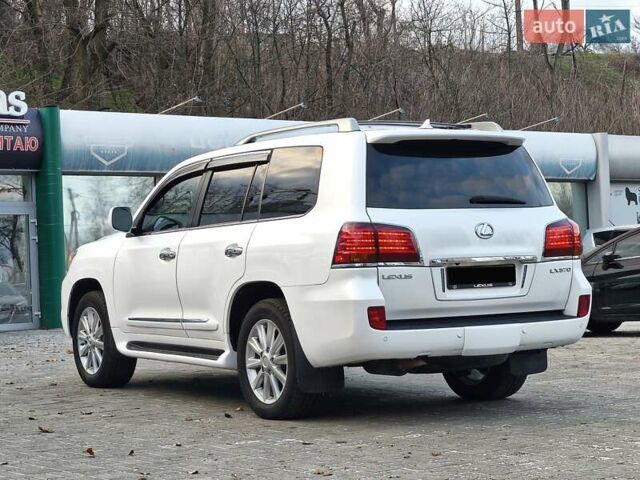 Белый Лексус ЛХ, объемом двигателя 5.66 л и пробегом 208 тыс. км за 25500 $, фото 7 на Automoto.ua