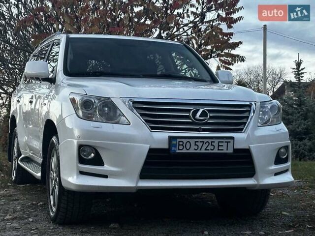 Белый Лексус ЛХ, объемом двигателя 5.66 л и пробегом 333 тыс. км за 24777 $, фото 2 на Automoto.ua