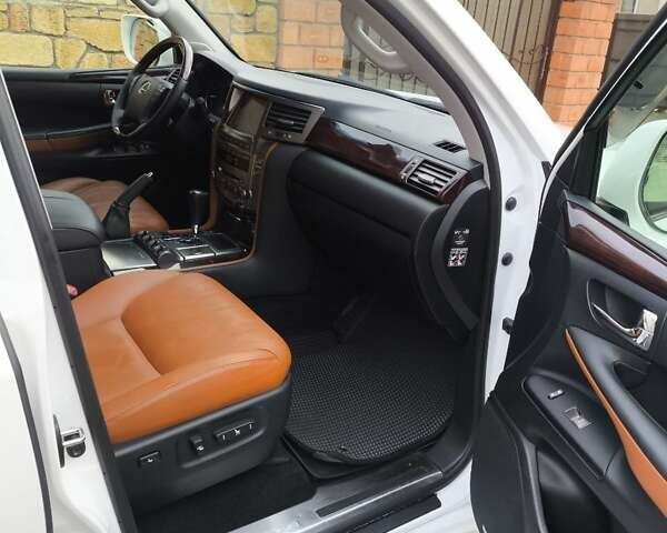 Белый Лексус ЛХ, объемом двигателя 5.7 л и пробегом 169 тыс. км за 37999 $, фото 44 на Automoto.ua