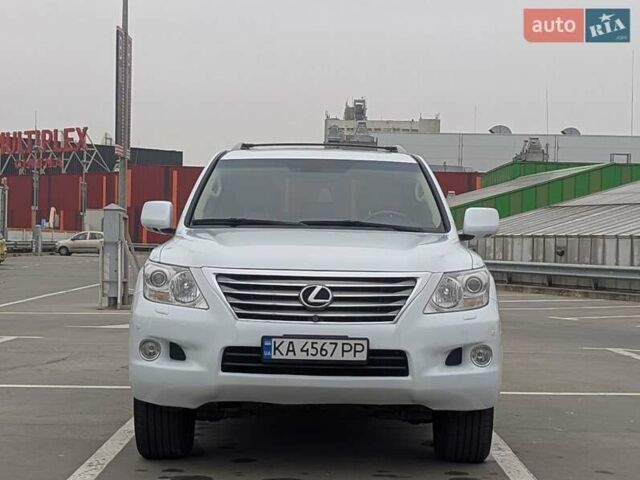 Белый Лексус ЛХ, объемом двигателя 5.7 л и пробегом 260 тыс. км за 24000 $, фото 2 на Automoto.ua