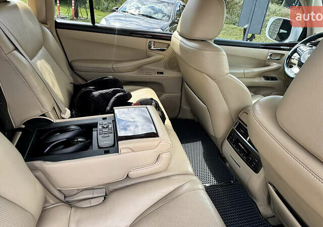 Белый Лексус ЛХ, объемом двигателя 5.66 л и пробегом 173 тыс. км за 30500 $, фото 13 на Automoto.ua