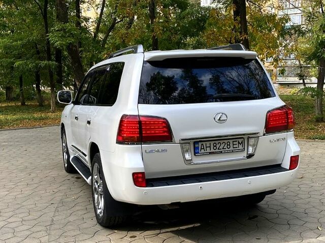Белый Лексус ЛХ, объемом двигателя 5.7 л и пробегом 165 тыс. км за 28000 $, фото 4 на Automoto.ua