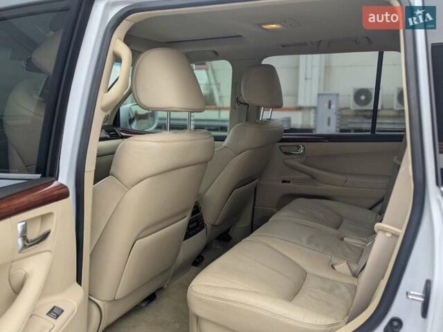 Белый Лексус ЛХ, объемом двигателя 5.7 л и пробегом 260 тыс. км за 24000 $, фото 20 на Automoto.ua
