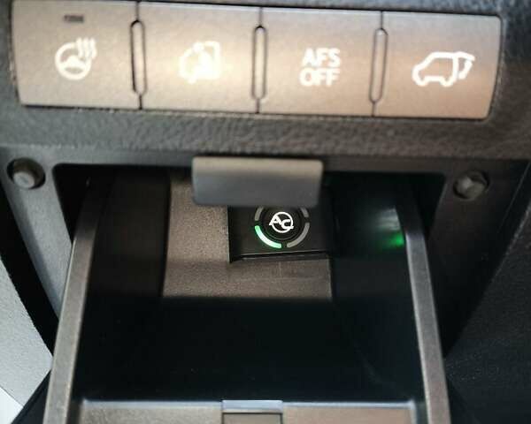 Белый Лексус ЛХ, объемом двигателя 5.7 л и пробегом 169 тыс. км за 37999 $, фото 39 на Automoto.ua