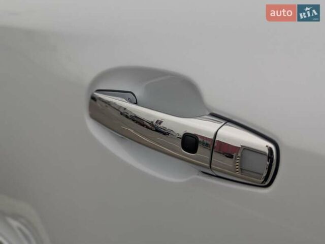 Белый Лексус ЛХ, объемом двигателя 5.7 л и пробегом 260 тыс. км за 24000 $, фото 25 на Automoto.ua