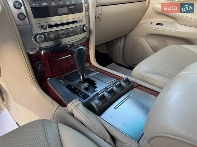 Білий Лексус ЛХ, об'ємом двигуна 5.66 л та пробігом 208 тис. км за 24500 $, фото 12 на Automoto.ua