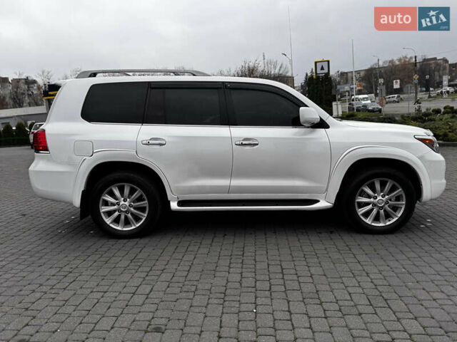 Белый Лексус ЛХ, объемом двигателя 5.66 л и пробегом 287 тыс. км за 28900 $, фото 2 на Automoto.ua