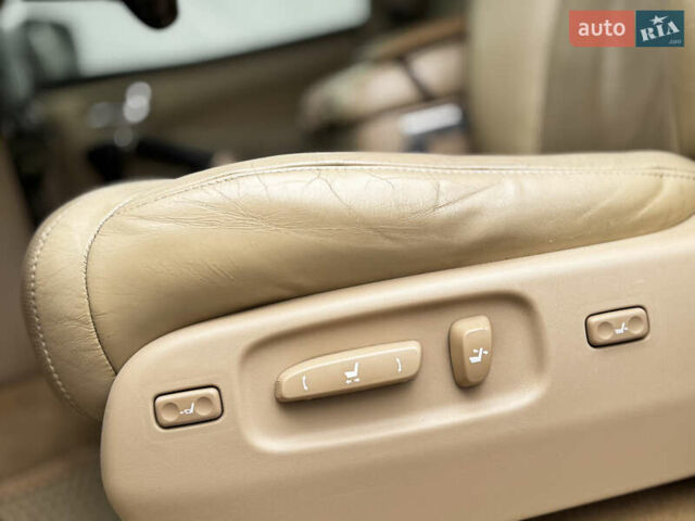 Белый Лексус ЛХ, объемом двигателя 5.66 л и пробегом 287 тыс. км за 28900 $, фото 10 на Automoto.ua