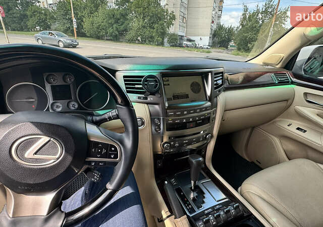 Белый Лексус ЛХ, объемом двигателя 5.66 л и пробегом 173 тыс. км за 30500 $, фото 10 на Automoto.ua