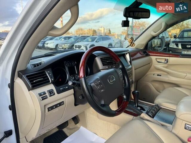Білий Лексус ЛХ, об'ємом двигуна 5.66 л та пробігом 208 тис. км за 24500 $, фото 11 на Automoto.ua